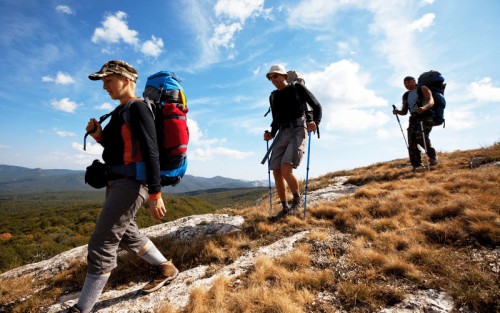 Hiking Equipment List: 20 Items (with Pictures)